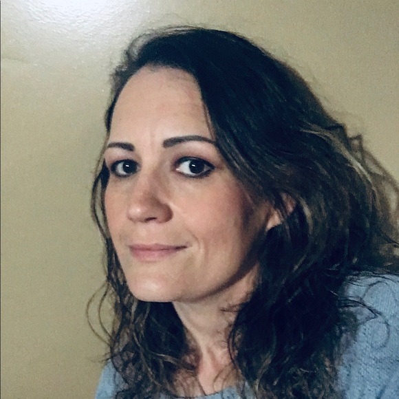 Meet your Posher, Amanda - Picture 3 of 8